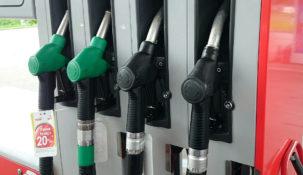 Ceny paliw w hurcie ostro zjechały. Po ile zatankują kierowcy na stacjach?