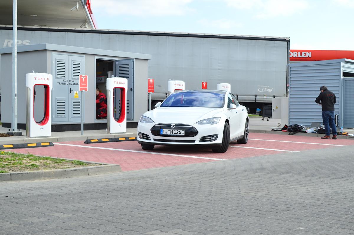 tesla model s wroclaw supercharger 11 class="wp-image-492096" 