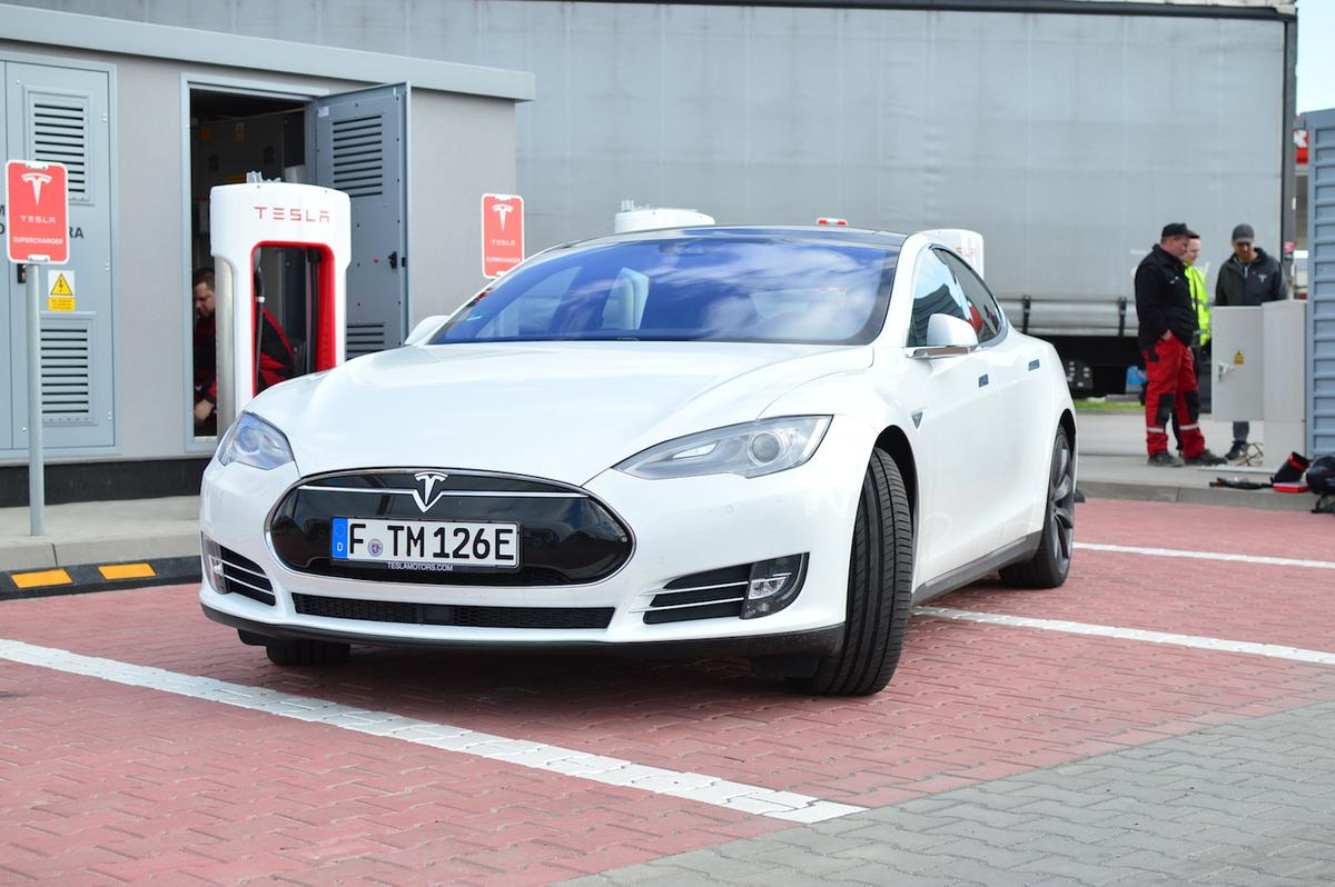 tesla model s wroclaw supercharger 12 class="wp-image-492097" 