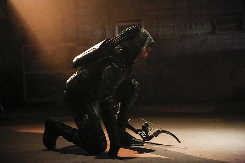 Arrow -- &quot;Legacy&quot; -- Image AR501c_0155b --- Pictured: Stephen Amell as Green Arrow -- Photo: Bettina Strauss/The CW -- ÃÂ© 2016 The CW Network, LLC. All Rights Reserved. class="wp-image-75019" 