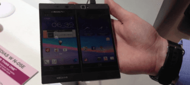 MWC 2013: Smartfon z dwoma ekranami? Ależ proszę bardzo