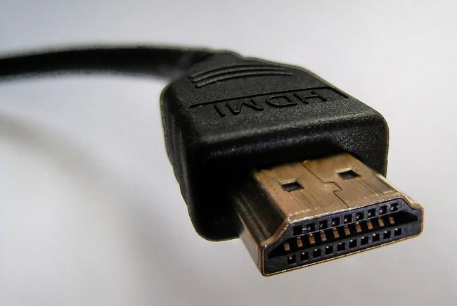 800px-HDMI_connector-male_2_sharp_PNr°0059 