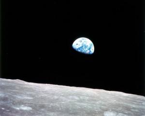 Wschód Ziemi nad Księżycem kontra selfie z Instagrama