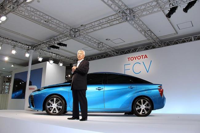Toyota_FCV_reveal_25_June_2014_-_by_Bertel_Schmitt_02 