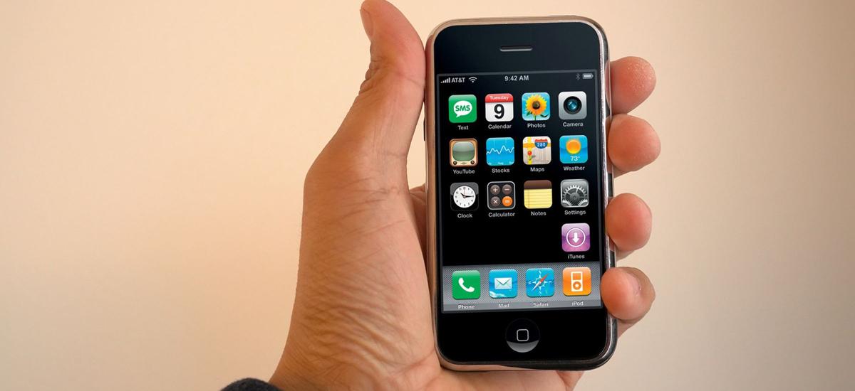 Pierwszy iPhone ma 15 lat. Co potrafił smartfon Apple?