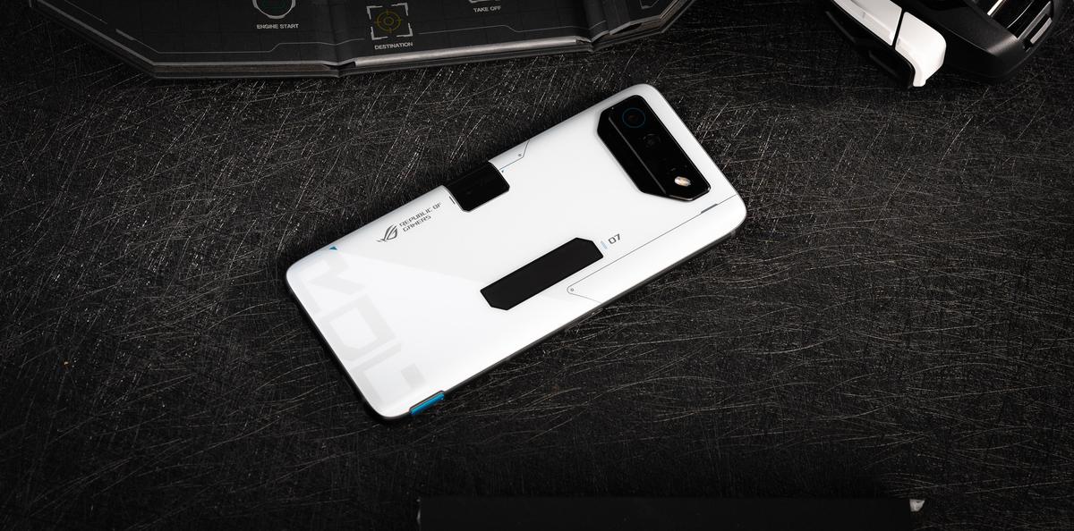 Asus ROG Phone 7 Ultimate to najlepszy gamingowy smartfon. Kropka