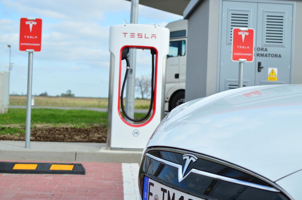 tesla model s wroclaw supercharger 16 class="wp-image-492102" 