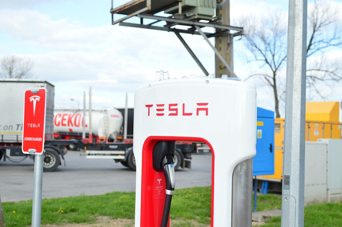 tesla model s wroclaw supercharger 6 class="wp-image-492090" 