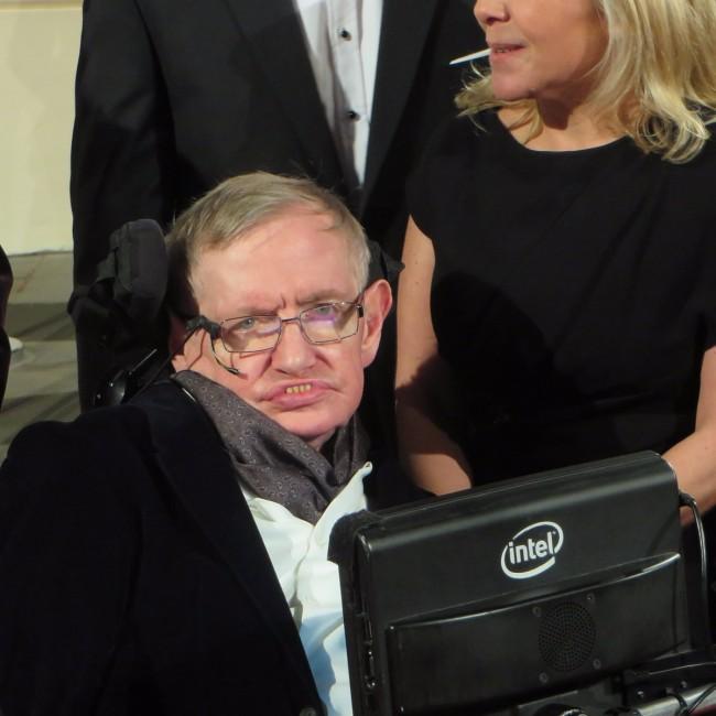 Stephen Hawking ostrzega przed sztuczną inteligencją. class="wp-image-524207" 