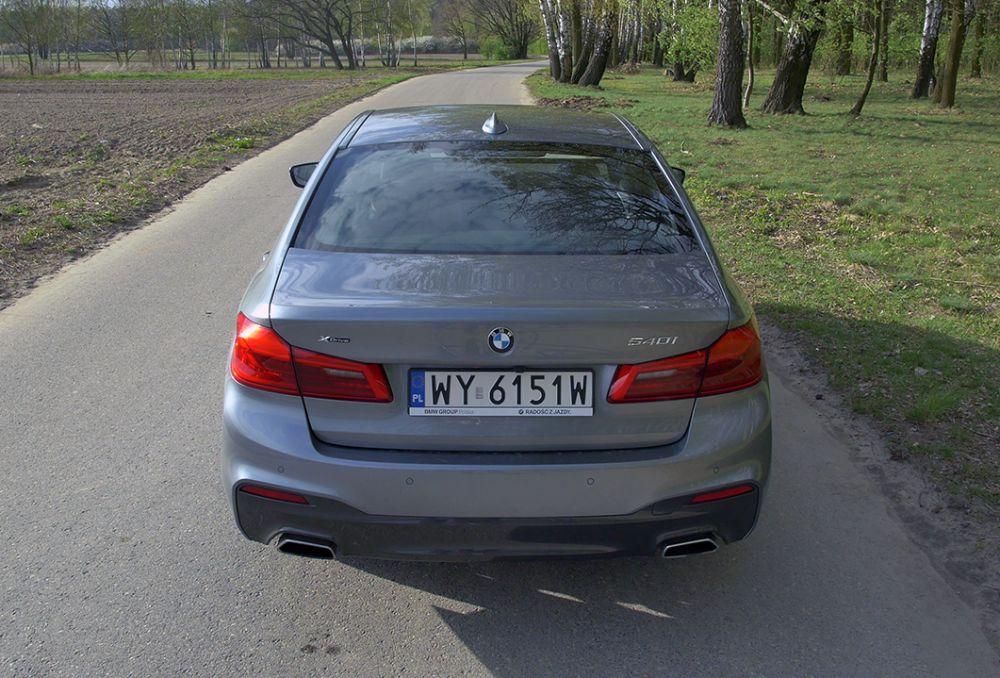BMW 540i xdrive class="wp-image-561117" 