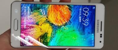Nowy Samsung Galaxy z aluminiową ramką wygląda jak&#8230; iPhone. Będzie pozew?