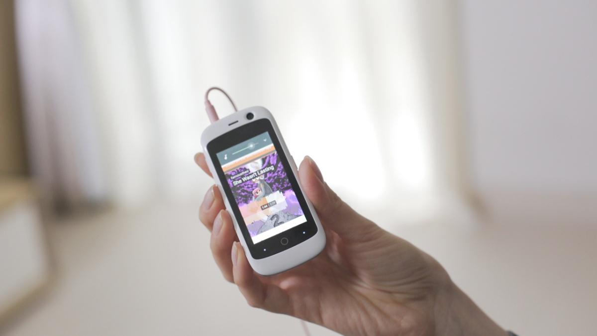 Jelly - najmniejszy smartfon z Androidem 7.0 obnaża naszą naiwność