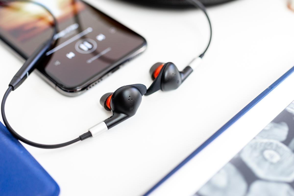 Jabra Evolve 75e - recenzja znakomitych słuchawek do pracy biurowej