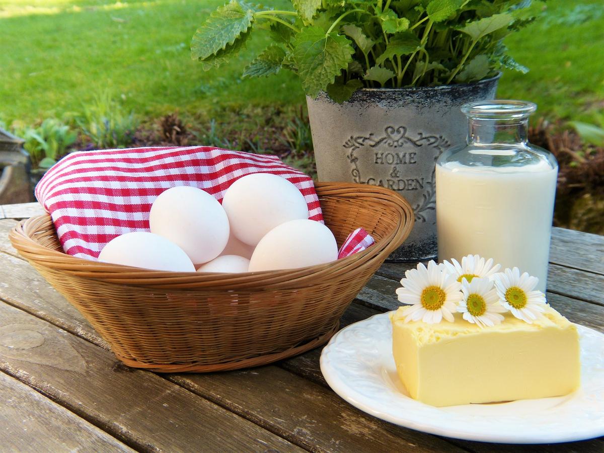 To jak jest z tym jedzeniem masła i tłustego nabiału? Zdrowe czy jednak nie?