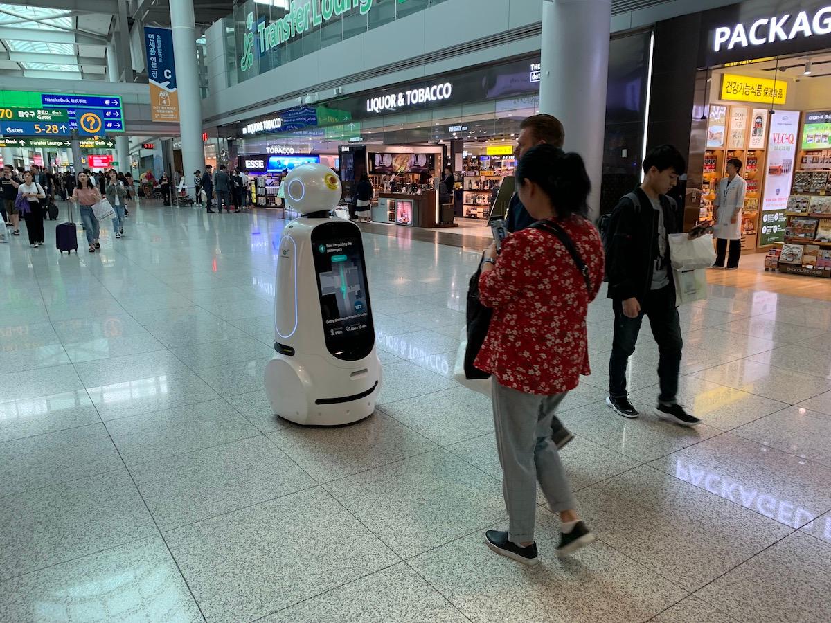 lg cloi robot seul korea lotnisko class="wp-image-943598" 