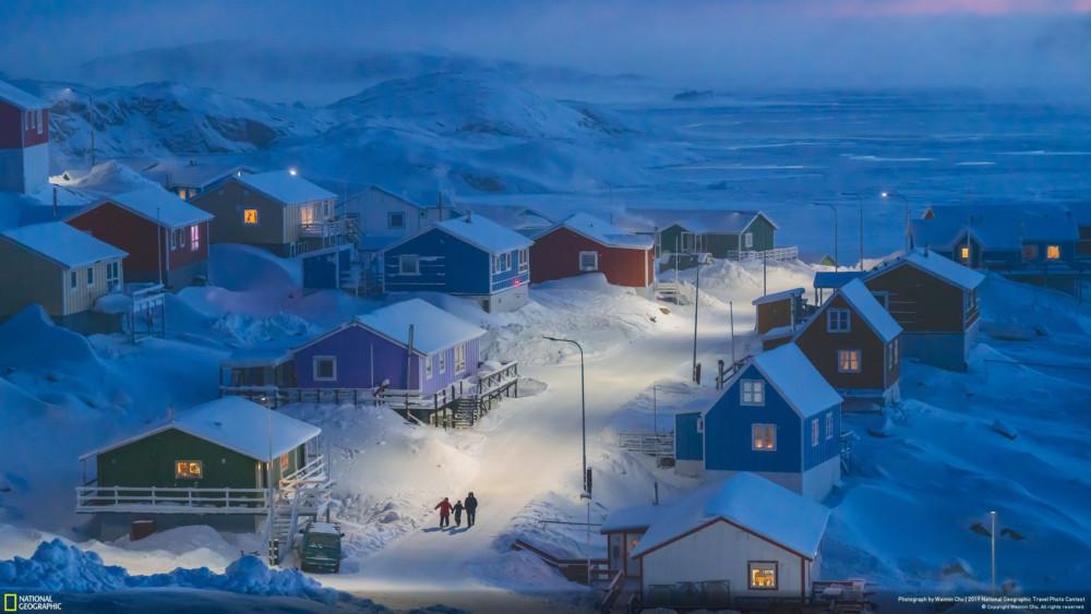 Fot. Weimin Chu „Greenlandic Winter“, laureat National Geographic Travel Photographer of the Year 2019 class="wp-image-956663" 