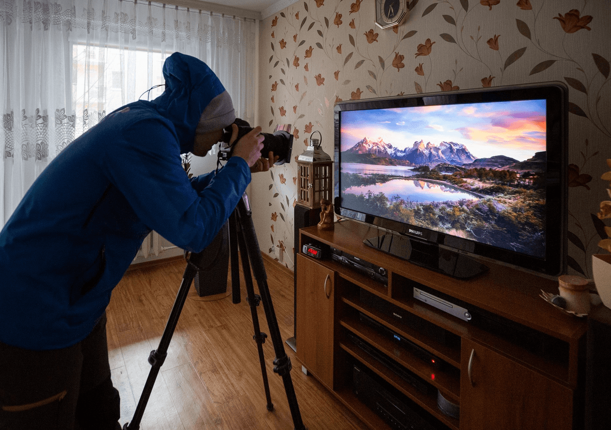 Paweł Uchorczak fotografuje w domu 