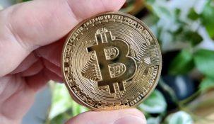 Jak wypłacić Bitcoina z bitomatu?