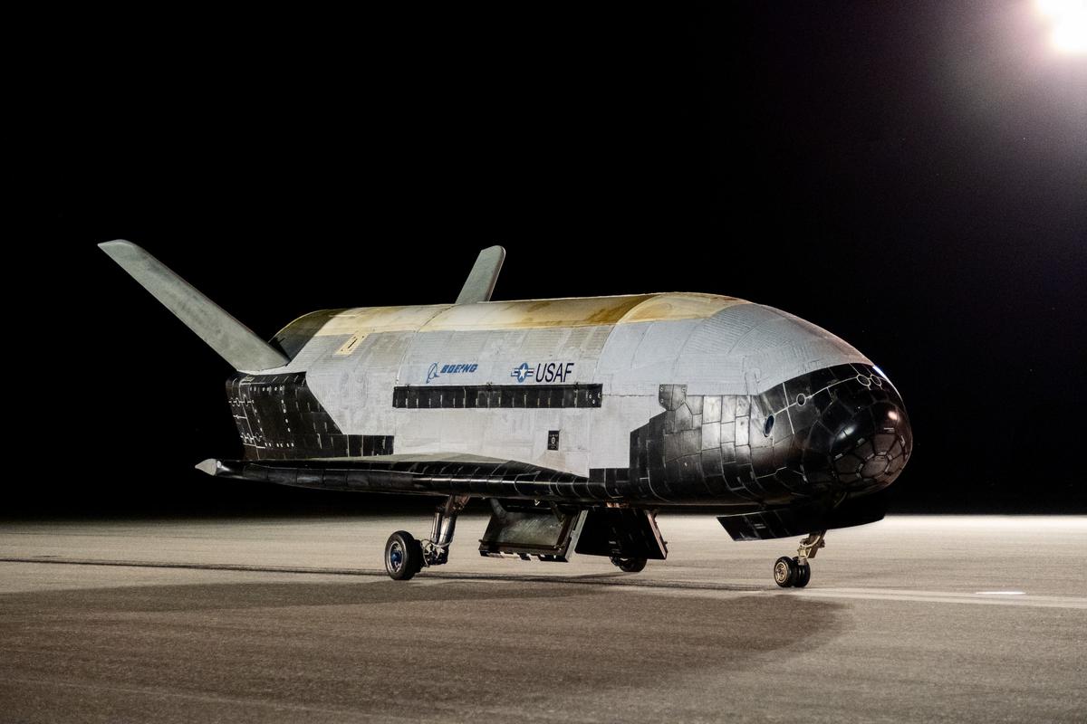 Rakieta Falcon Heavy firmy SpaceX wystrzeli tajny wojskowy prom kosmiczny X-37B