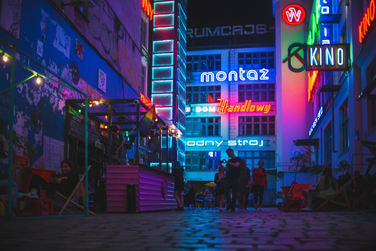 neony w polskich miastach